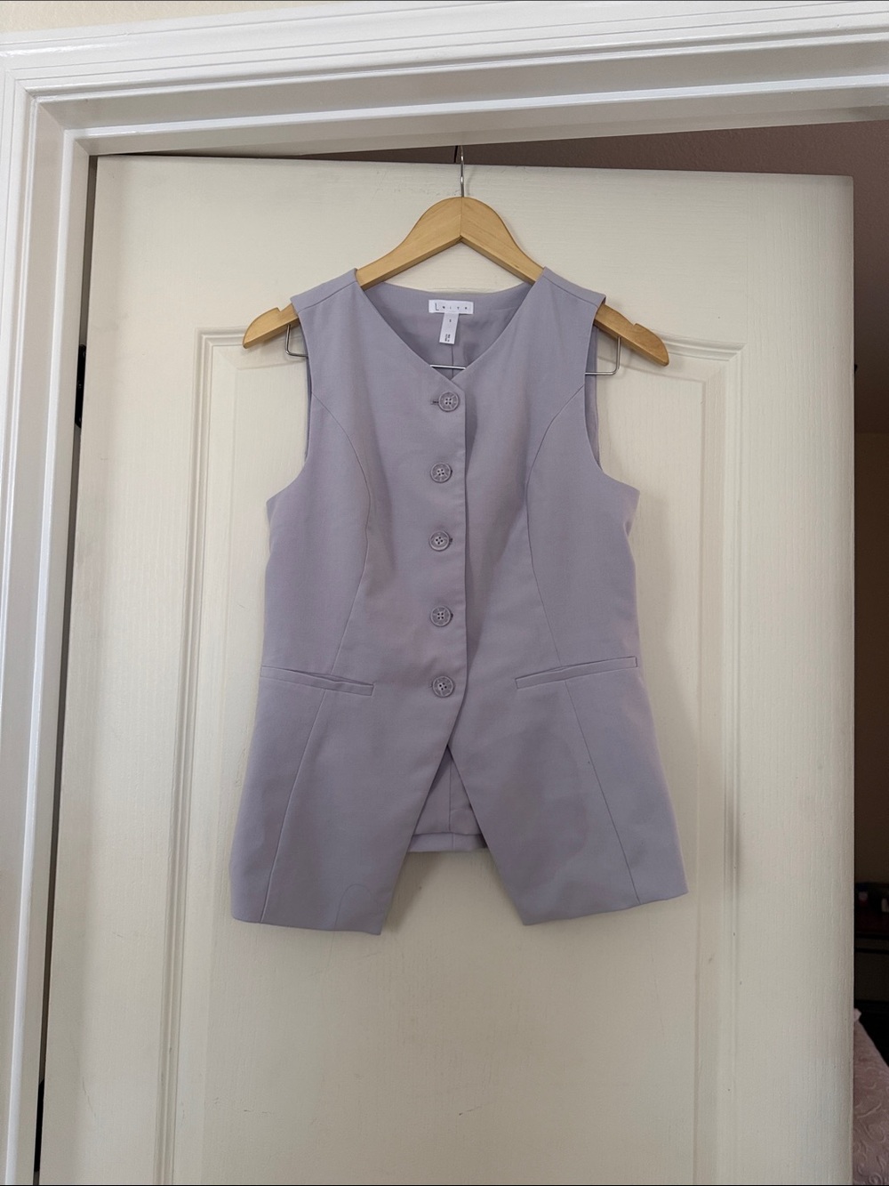 Leith Brooklyn Lavender Sleeveless Button Front Vest